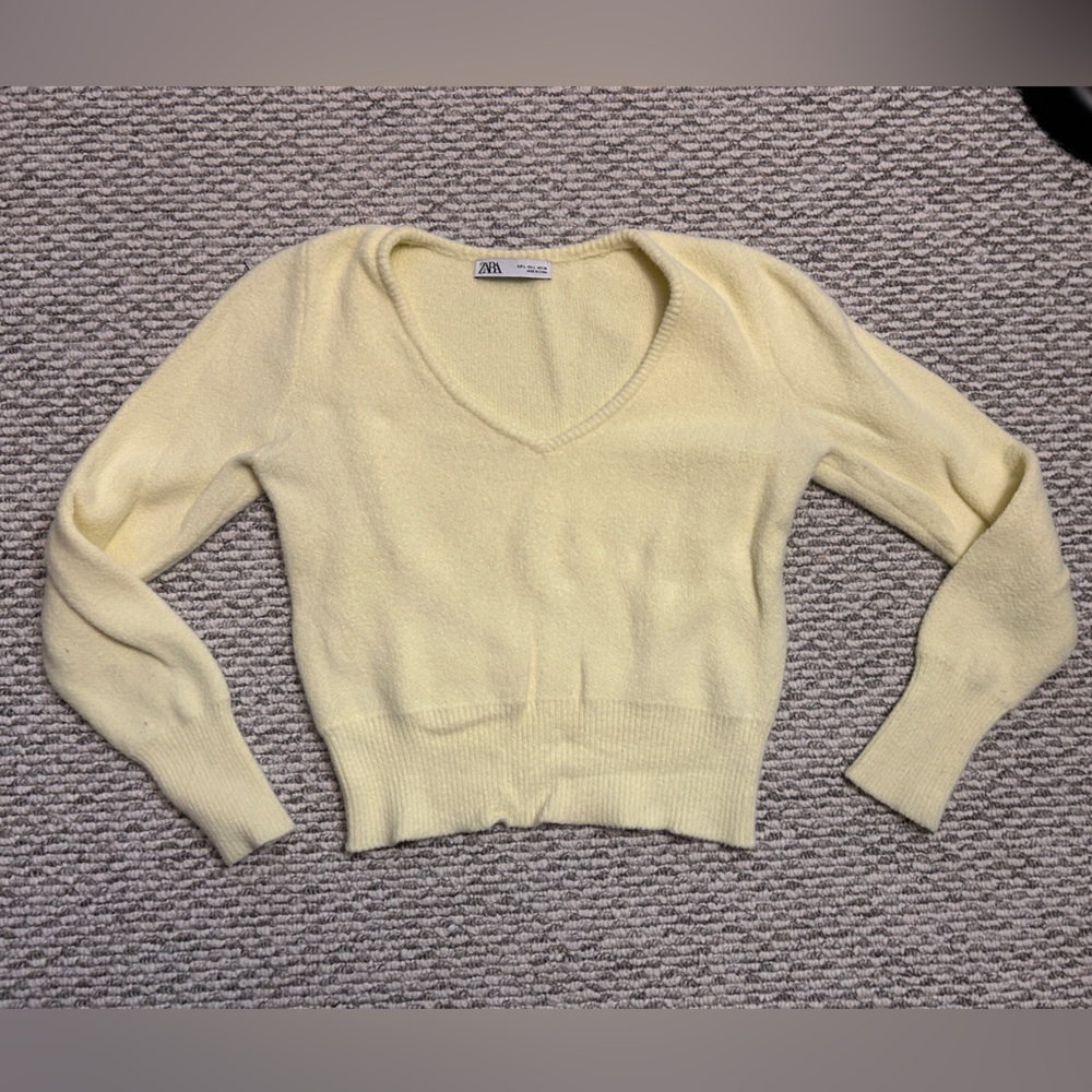 ZARA SOFT SWEATER